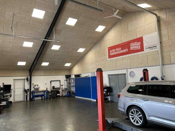 Service af elbiler og hybridbiler